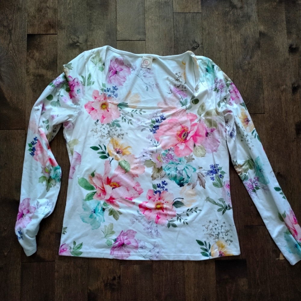 Shirt long sleeves large white flowers